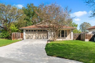 5314 Lake Golden Dr in San Antonio, TX - Building Photo