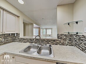 2530 15th Ave W in Seattle, WA - Foto de edificio - Building Photo