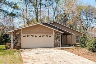 11060 Indian Village Dr in Alpharetta, GA - Building Photo