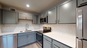 4400 San Jacinto St in Dallas, TX - Building Photo