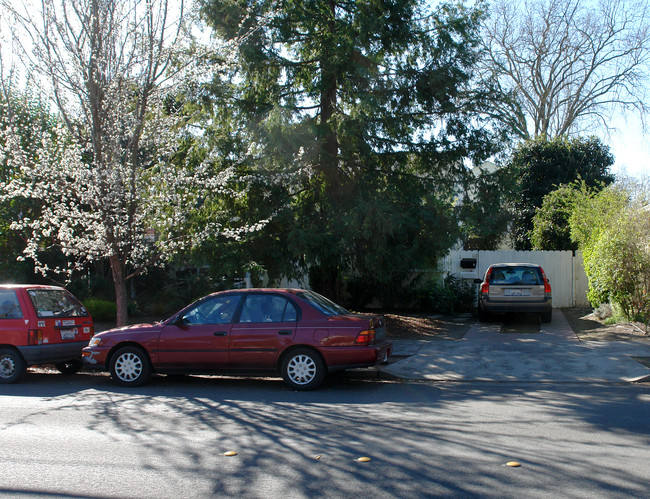 1115 Humboldt St in Santa Rosa, CA - Building Photo - Building Photo