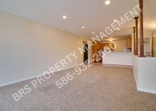 14602 Moravian Manor Cir in Sterling Heights, MI - Building Photo - Building Photo