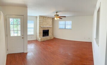 6403 Lohman Ford Rd in Lago Vista, TX - Building Photo - Building Photo