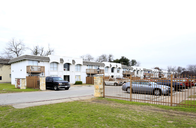 Casa View Apartments in Dallas, TX - Building Photo - Building Photo