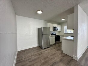 3616 NE 11th Ave in Oakland Park, FL - Building Photo - Building Photo