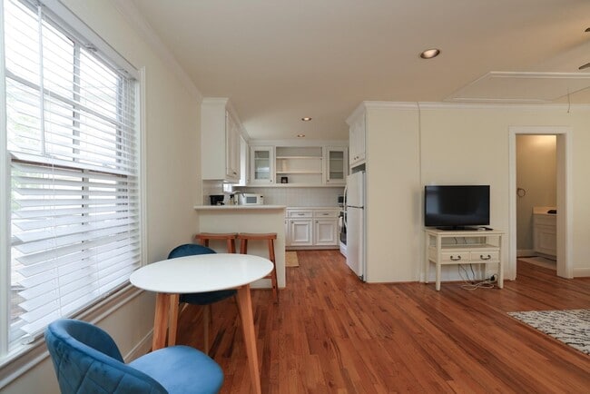 property at 1132 Oxford St