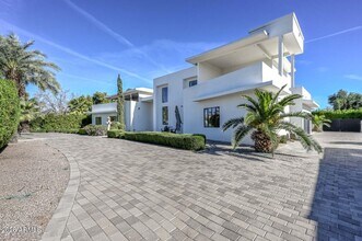 5001 N Chiquita Ln in Paradise Valley, AZ - Building Photo - Building Photo