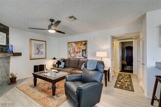 1005 Sulphur Springs Ln in Las Vegas, NV - Building Photo - Building Photo