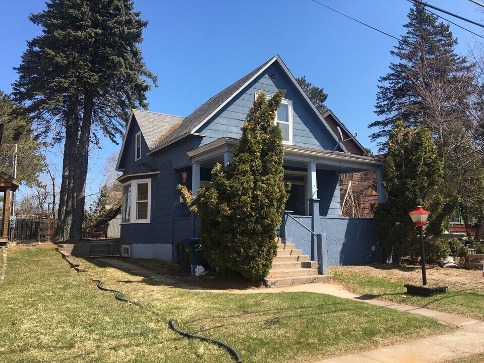 1826 Minnesota Ave in Duluth, MN - Building Photo