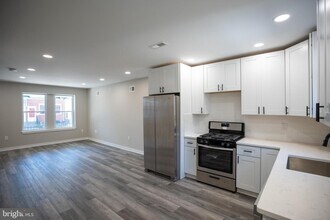 2521 S Dewey St in Philadelphia, PA - Building Photo - Building Photo