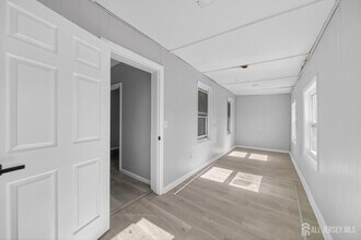 125 Lowell St, Unit 2 in Carteret, NJ - Foto de edificio - Building Photo