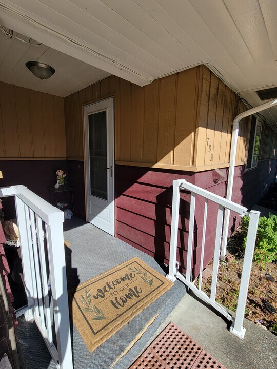752 N 195th St, Unit Carriage House in Shoreline, WA - Foto de edificio