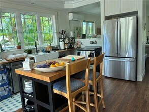 385 W Cowles St in Englewood, FL - Foto de edificio - Building Photo