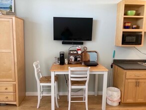 39 Brown Ave in Hampton, NH - Foto de edificio - Building Photo