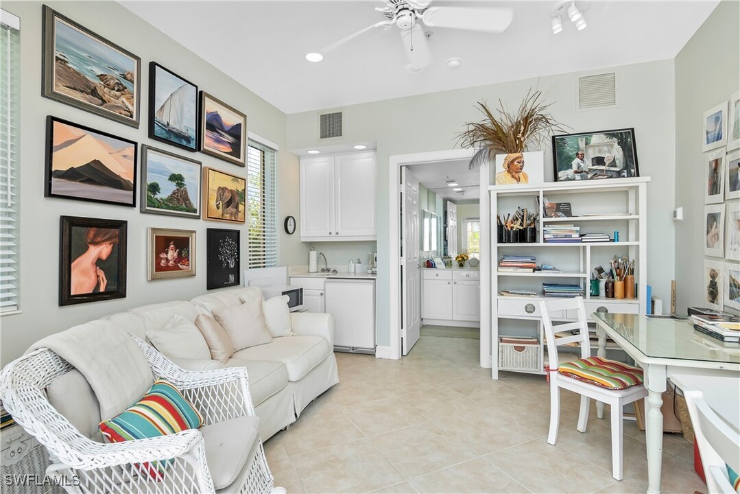 7575 Pelican Bay Blvd in Naples, FL - Building Photo