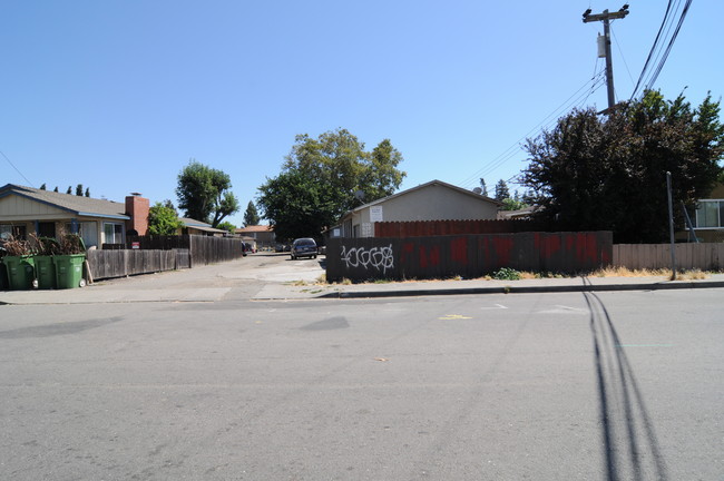 622 Shepherd Ave in Hayward, CA - Foto de edificio - Building Photo