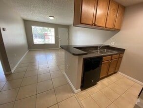 202 Lake Parsons Green in Brandon, FL - Building Photo - Building Photo