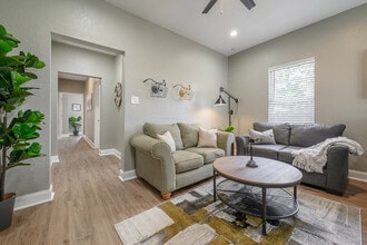 2501 W North B St in Tampa, FL - Building Photo - Building Photo