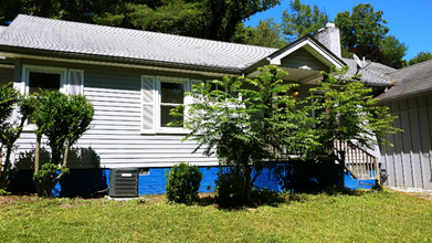 1014 Greenville Hwy in Hendersonville, NC - Building Photo - Building Photo