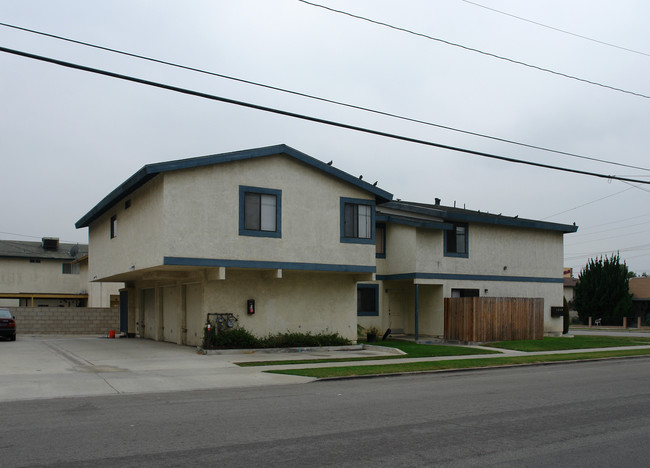 14622 Adams St in Midway City, CA - Foto de edificio - Building Photo