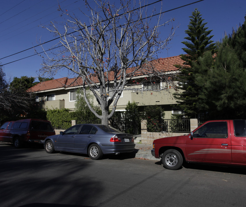 14033 Bessemer St in Van Nuys, CA - Building Photo