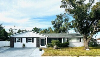 7721 Heather St in New Port Richey, FL - Building Photo