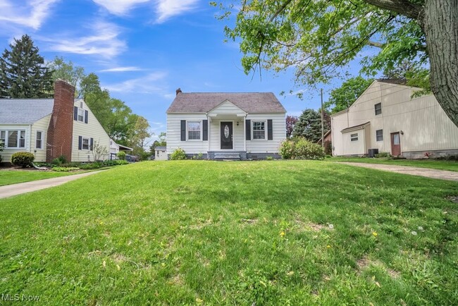 1215 Sunford Ave SE in North Canton, OH - Building Photo - Building Photo