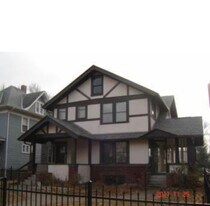 1698 Marshall Ave, Unit Main floor in St. Paul, MN - Building Photo