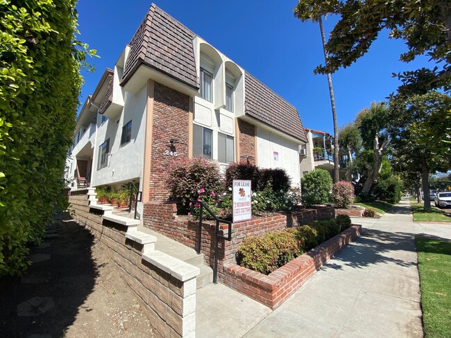 DOHENY in Beverly Hills, CA - Building Photo - Interior Photo