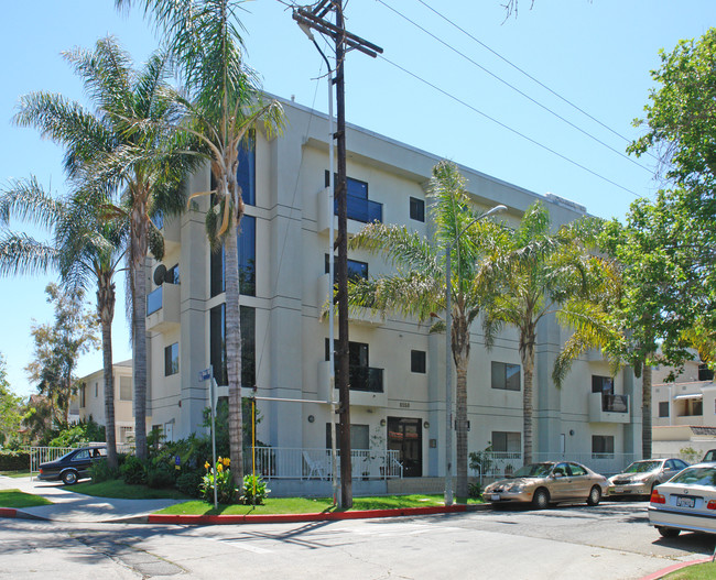 8558 Chalmers Dr in Los Angeles, CA - Foto de edificio - Building Photo