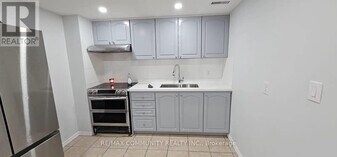 91 Vivians Crescent in Brampton, ON - Building Photo