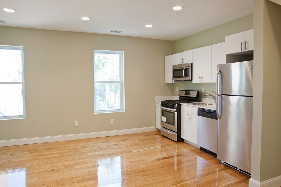 4 Kearsarge Ave in Boston, MA - Building Photo