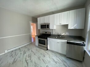 48 Mora St, Unit 2 in Boston, MA - Foto de edificio - Building Photo