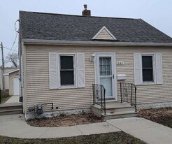 841 Knoll Ave in Waterloo, IA - Building Photo