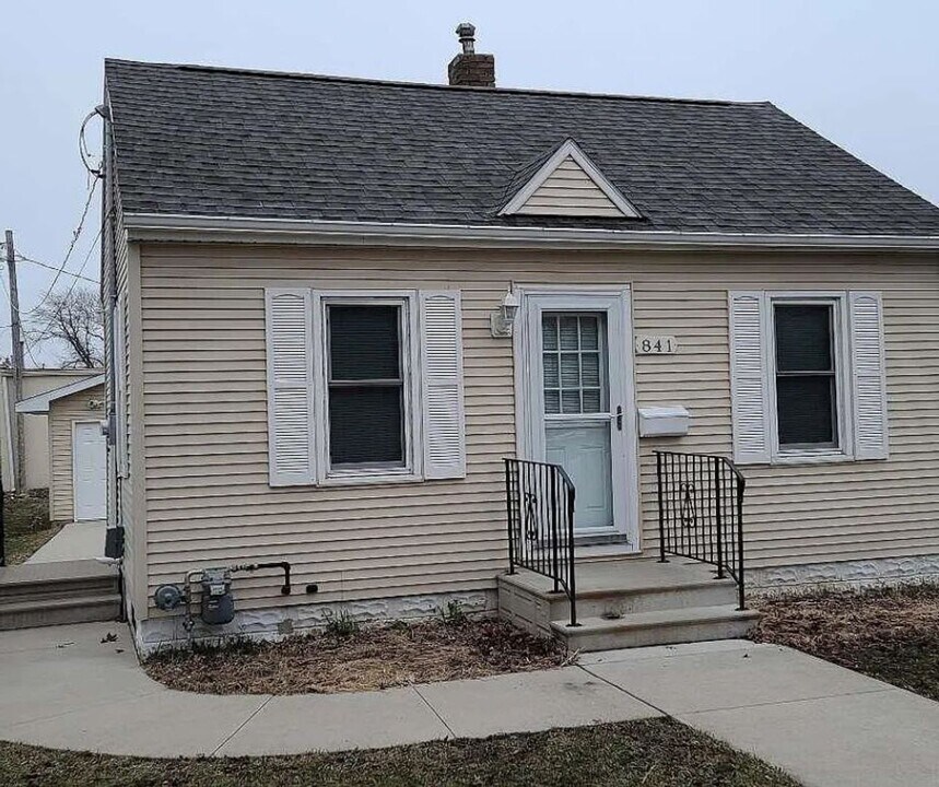 841 Knoll Ave in Waterloo, IA - Building Photo