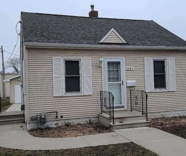 property at 841 Knoll Ave