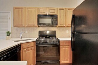 704 Clinton St, Unit 3D in Hoboken, NJ - Building Photo - Building Photo