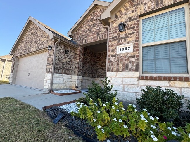 property at 1607 Silver Landing Trail