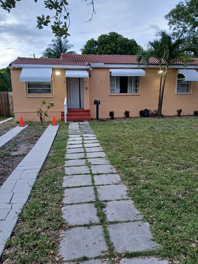property at 1 N Melrose Dr