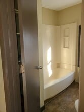 31 Leyfred Ter, Unit 3 in Springfield, MA - Foto de edificio - Building Photo