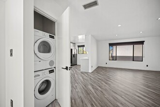 955 N Oxford Ave, Unit 5 in Los Angeles, CA - Building Photo - Building Photo