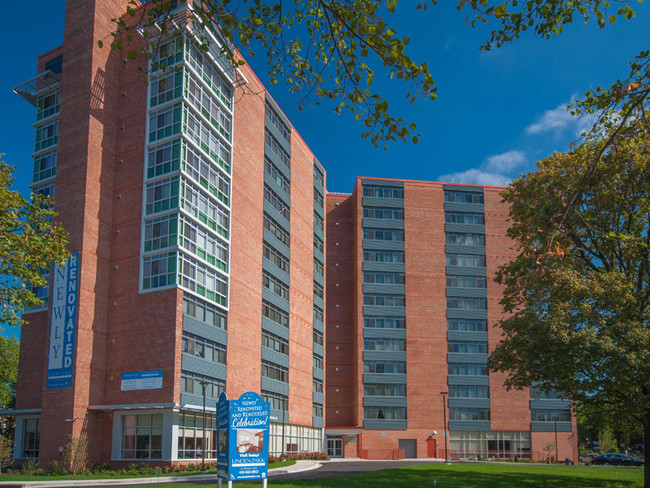 Linden Park Apartments (Seniors 62+) in Baltimore, MD - Foto de edificio - Building Photo