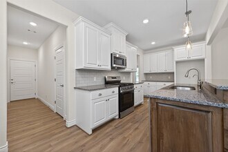 12879 Oak Barrel Rd in Willis, TX - Foto de edificio - Building Photo