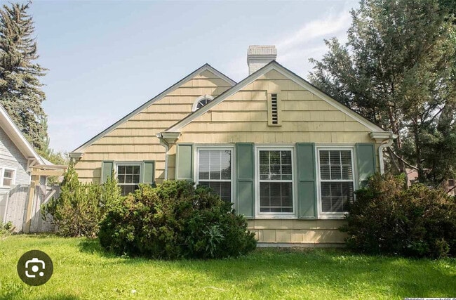 property at 318 S 15th St