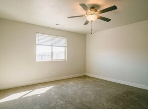 1005 Tortoise Rock Dr in Washington, UT - Building Photo - Building Photo