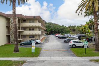 Dadeland Park Condo in Miami, FL - Building Photo - Building Photo