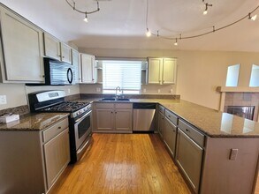 2563 Spruce Creek Dr in Las Vegas, NV - Building Photo - Building Photo