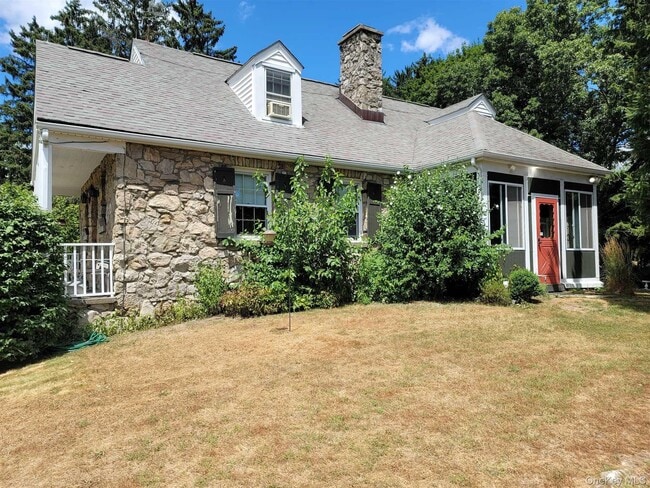 property at 2 Hart Dr