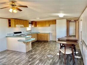 360 Co Rd 462 in Elgin, TX - Building Photo - Building Photo