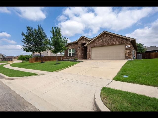 372 Pin Cushion Trail in Burleson, TX - Foto de edificio - Building Photo